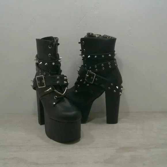 Demonia Torment-700 Black Platform Studded Goth Punk Grunge Ankle Boots Size 7 - Picture 1 of 13